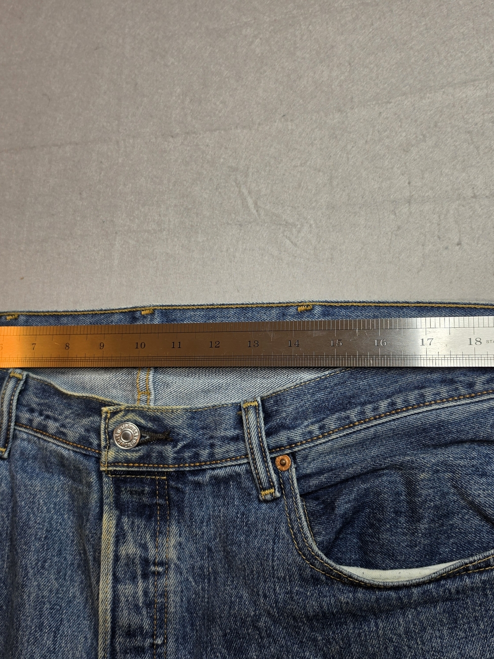 Levi's Light Blue Straight Leg Jeans 501 Button Fly W38 L29 - Picture 6 of 7